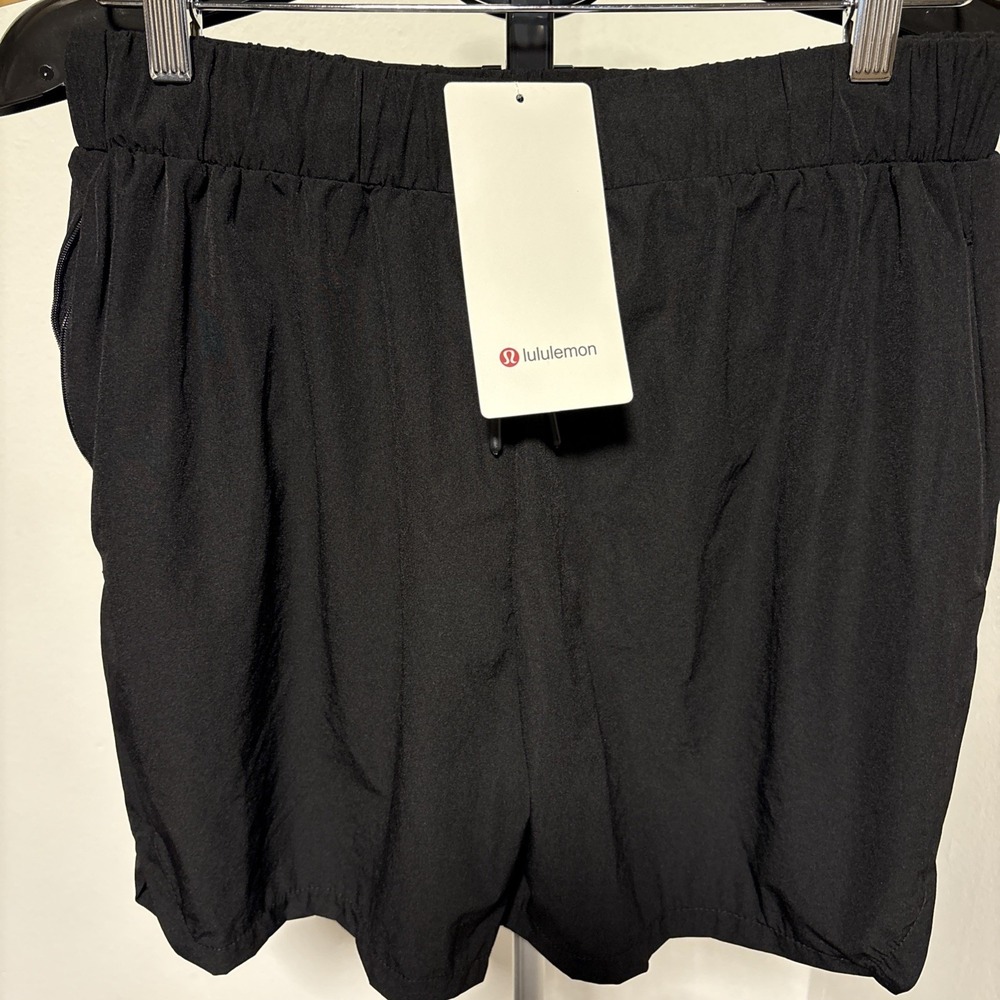 Lululemon Tracker Lined Short Size 8 Black Excellent LOOK! 4" running gym